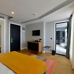 Poem Hotel 2*