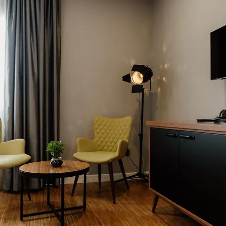 Poem Ξενοδοχείο 2*