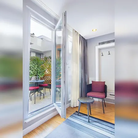 Ξενοδοχείο Poem 2*