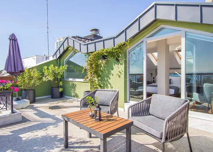 Poem Ξενοδοχείο 2*