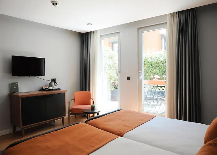 Poem Ξενοδοχείο